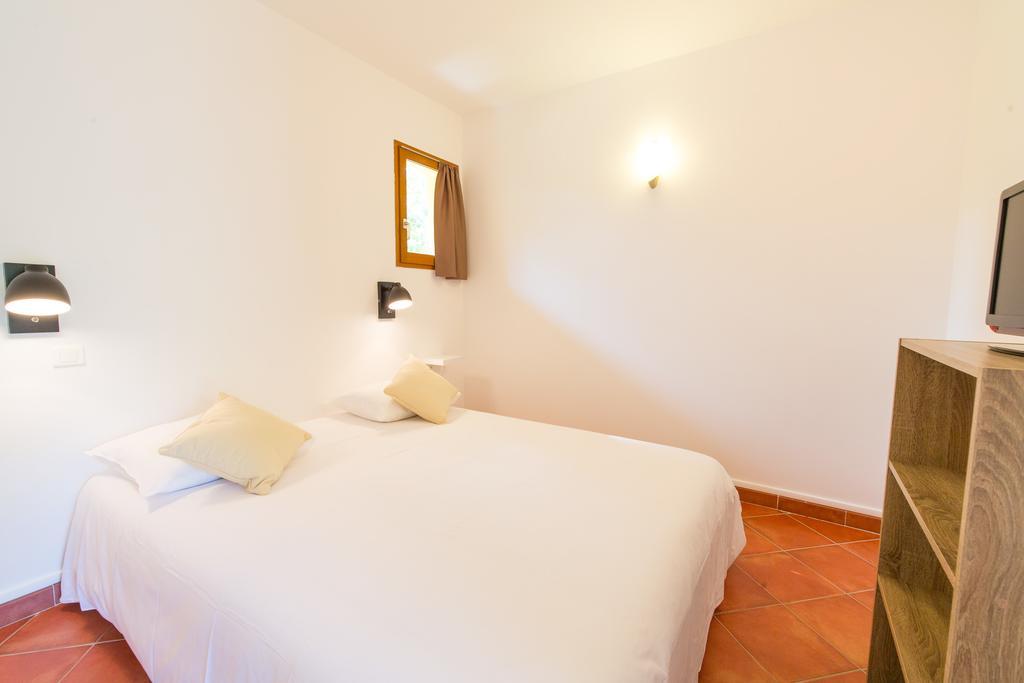 Casa Vecchia Rooms + Apartments カルヴィ 部屋 写真