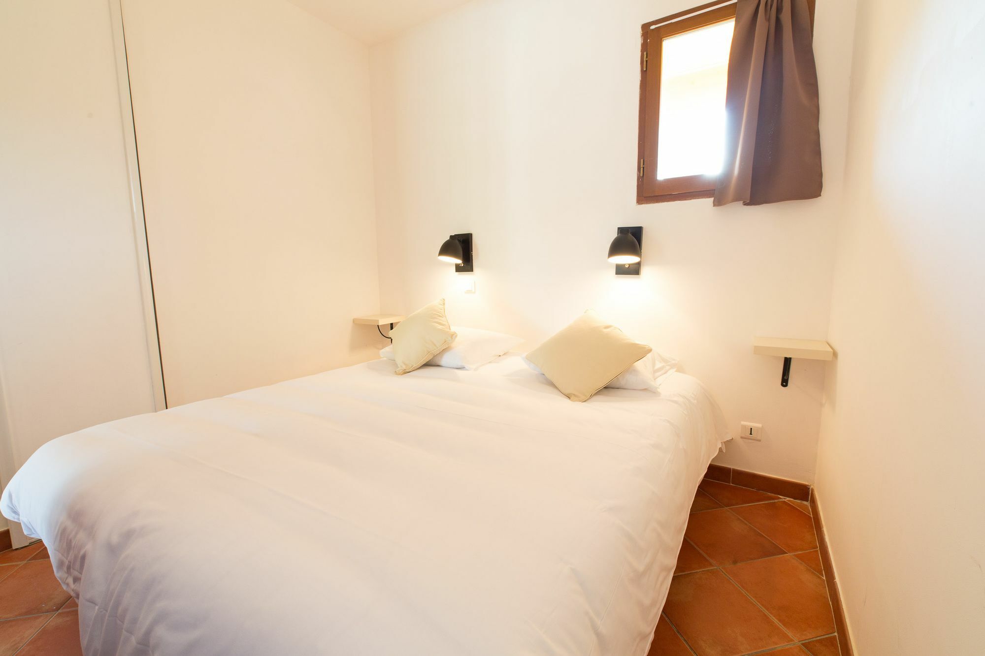 Casa Vecchia Rooms + Apartments カルヴィ エクステリア 写真